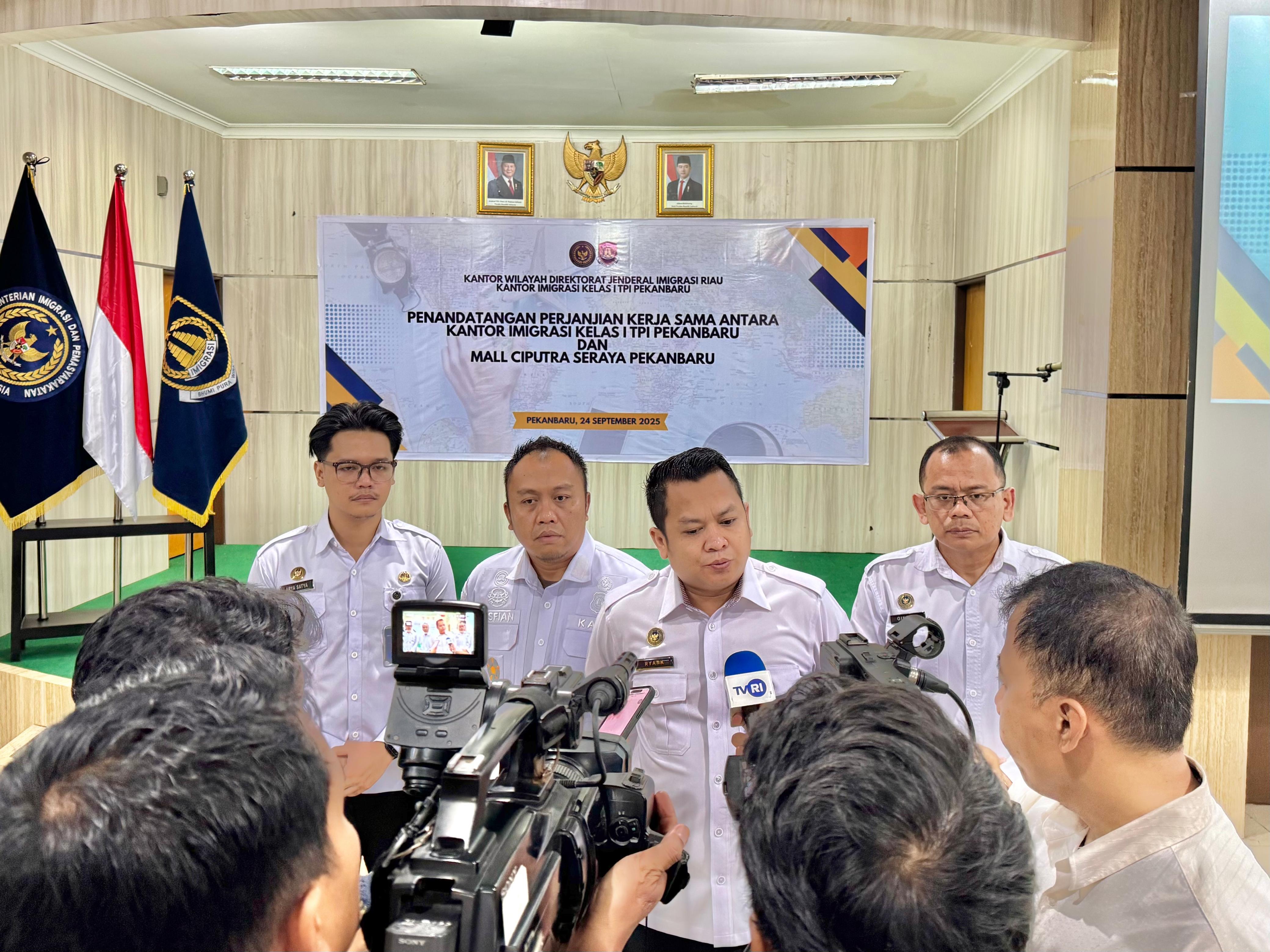 IMIGRASI PEKANBARU HADIRKAN UNIT LAYANAN PASPOR DI MAL CIPUTRA SERAYA