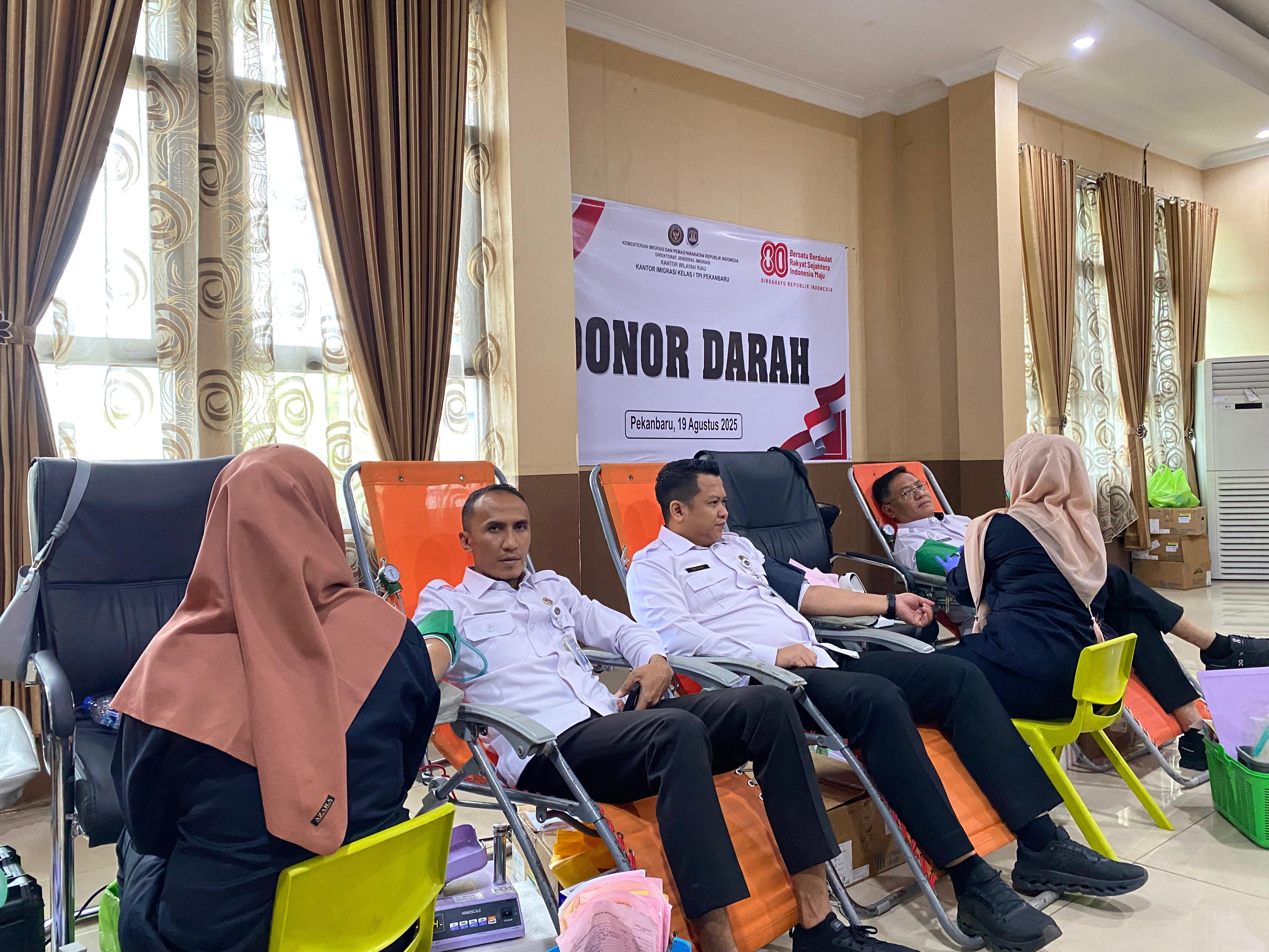 Imigrasi Pekanbaru Gelar Donor Darah dan Pemeriksaan Kesehatan, Wujud Kepedulian untuk Sesama
