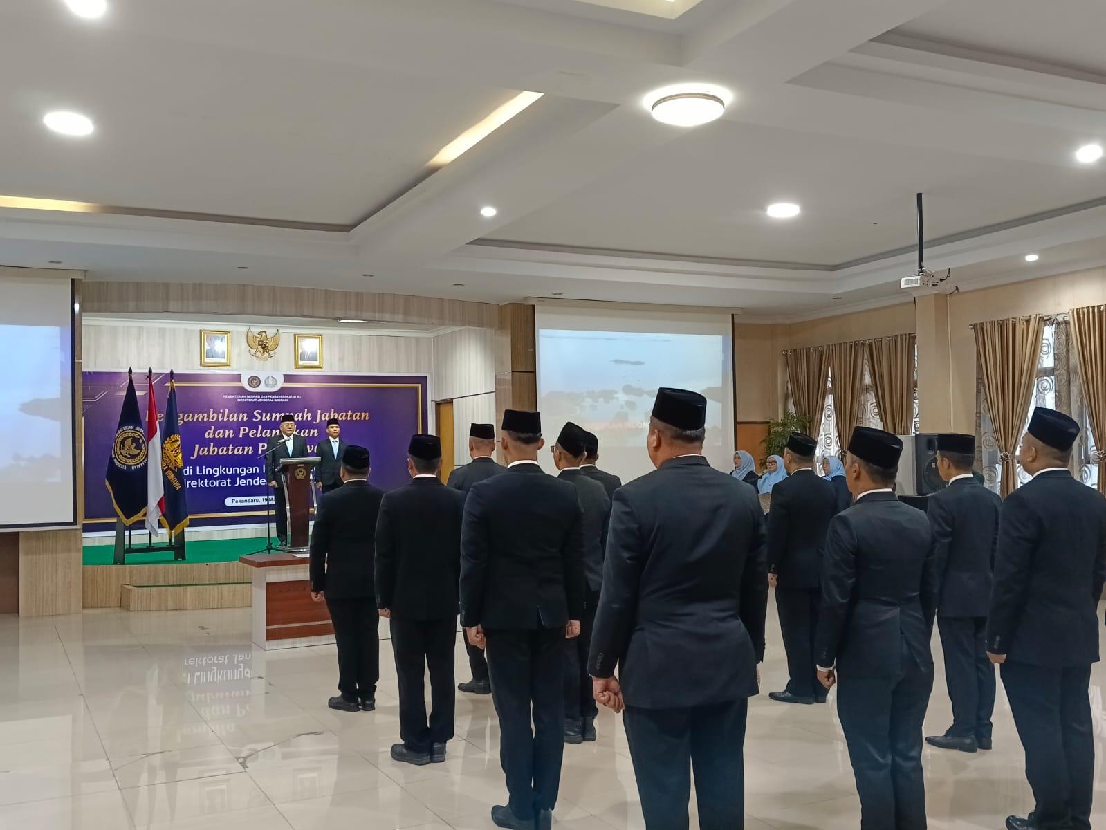 TIGA PEJABAT PENGAWAS KANTOR IMIGRASI PEKANBARU DILANTIK