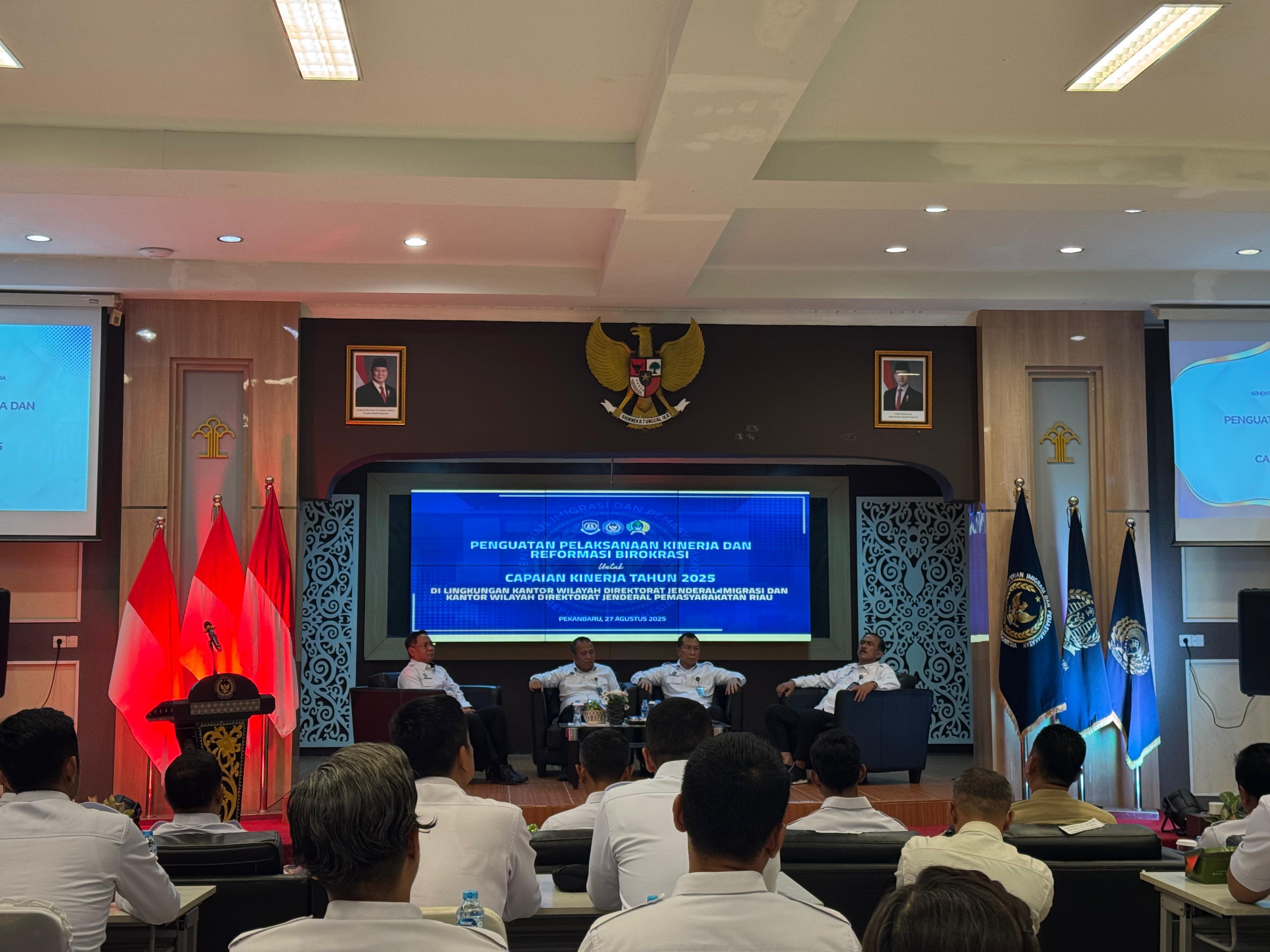 Imigrasi Pekanbaru Dukung Reformasi Birokrasi, Hadiri Penguatan Kinerja Bersama Stafsus Menimipas